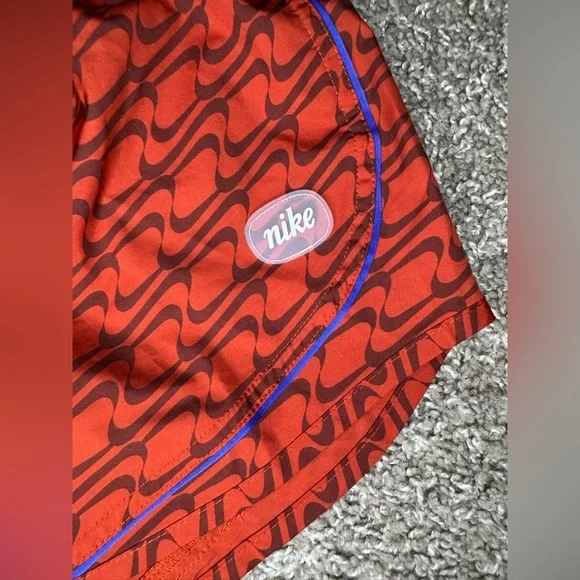 Nike Women's Dri-FIT Tempo Icon Clash Tempo Running Shorts - Picture 3 of 6